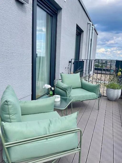 Rooftop Apartment,Business Trip,Fast Internet Schoenefeld Apartment